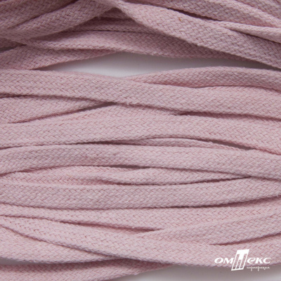 Шнур плетеный d-8 мм плоский, 70% хлопок 30% полиэстер, уп.85+/-1 м, цв.1019-св.розовый - купить в Шахтах. Цена: 735 руб.